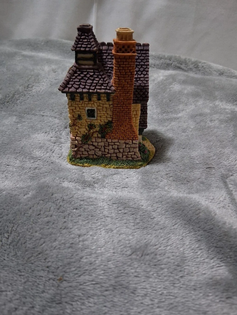 Vintage Teaberry Village #1027 Surgeon's House Clock Collection
