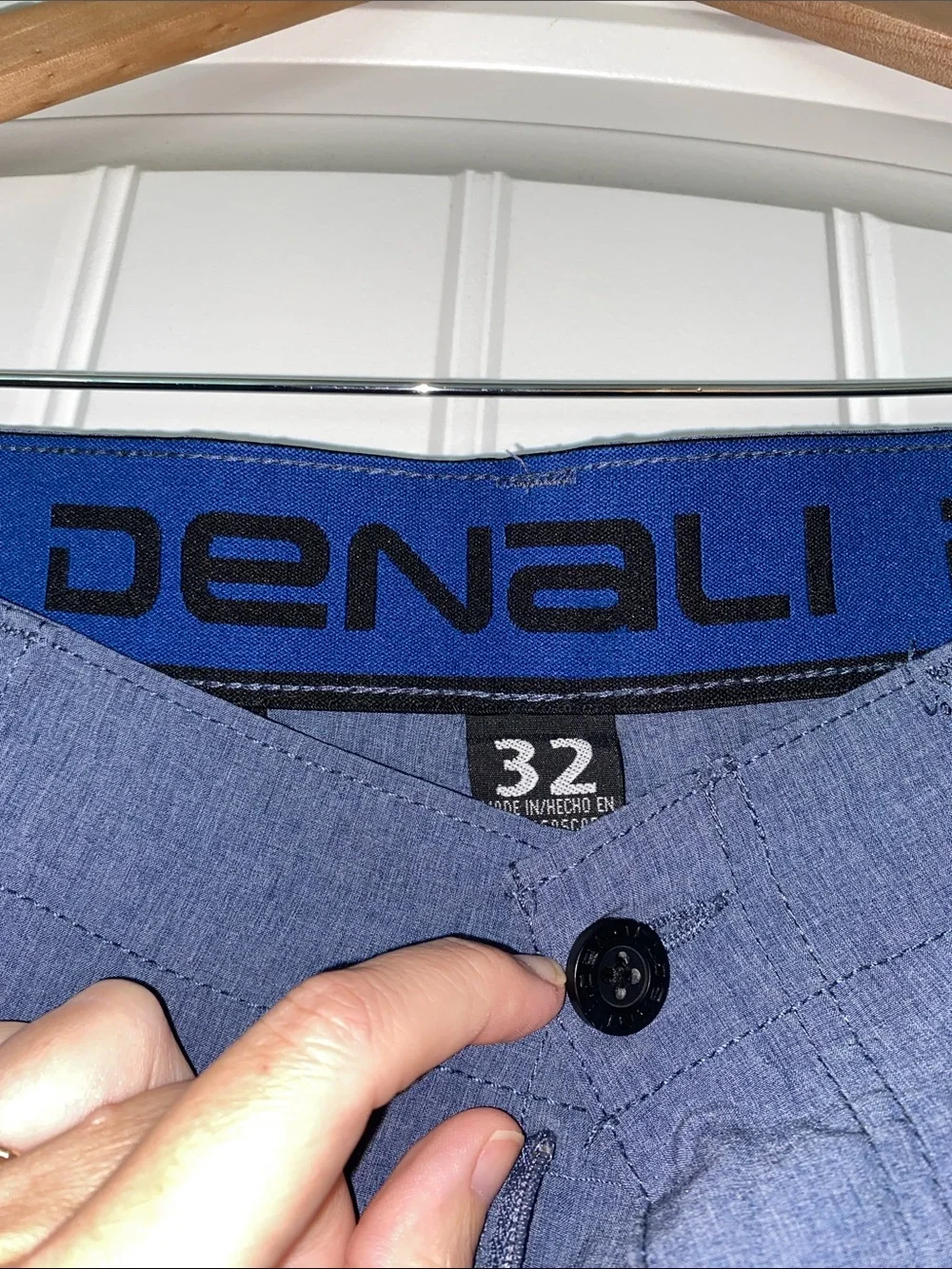 Denali Men's Chambray Blue Flat-Front Shorts size Waist 32