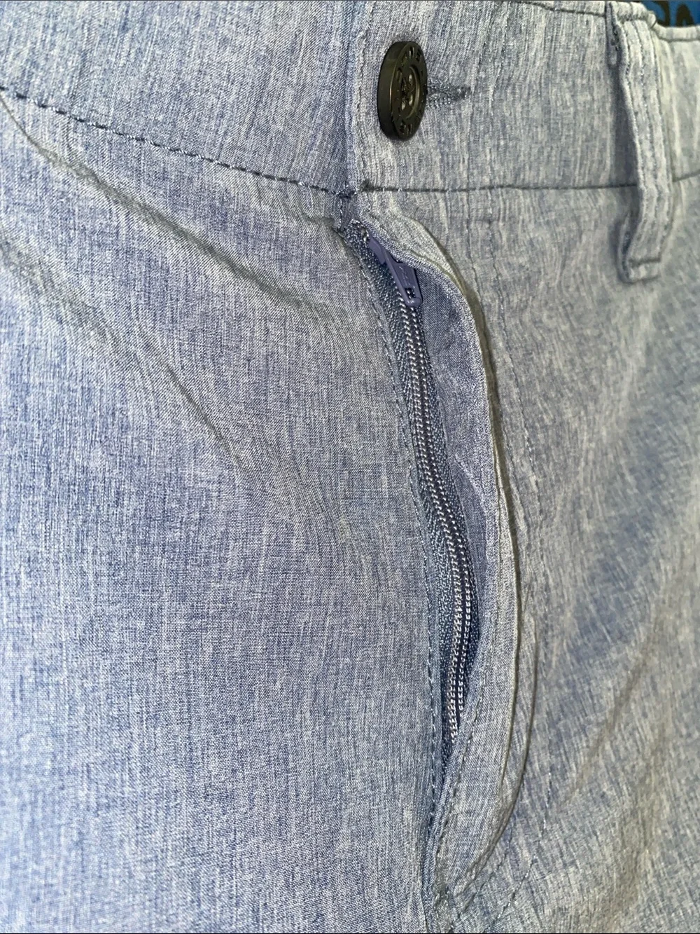 Denali Men's Chambray Blue Flat-Front Shorts size Waist 32