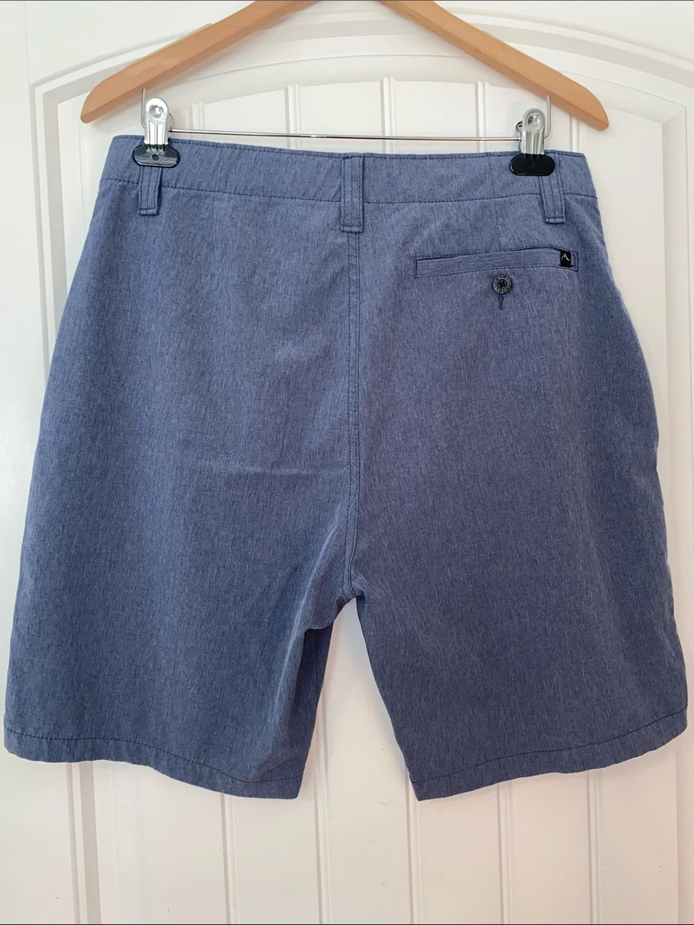 Denali Men's Chambray Blue Flat-Front Shorts size Waist 32