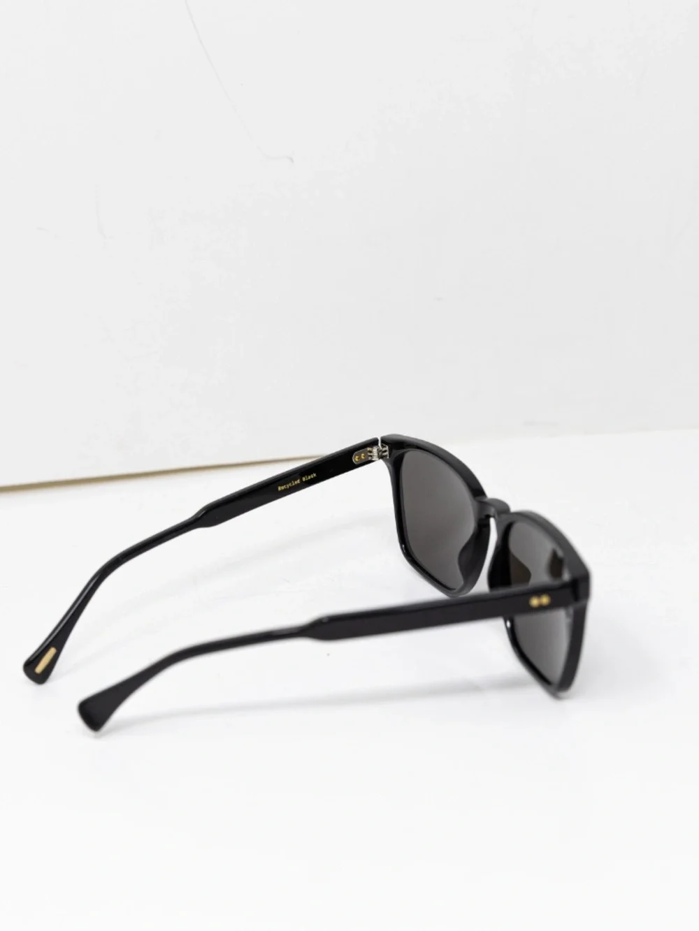 Raen Pierce Tall Square Lenses All Black Frames Sunglasses Accessory