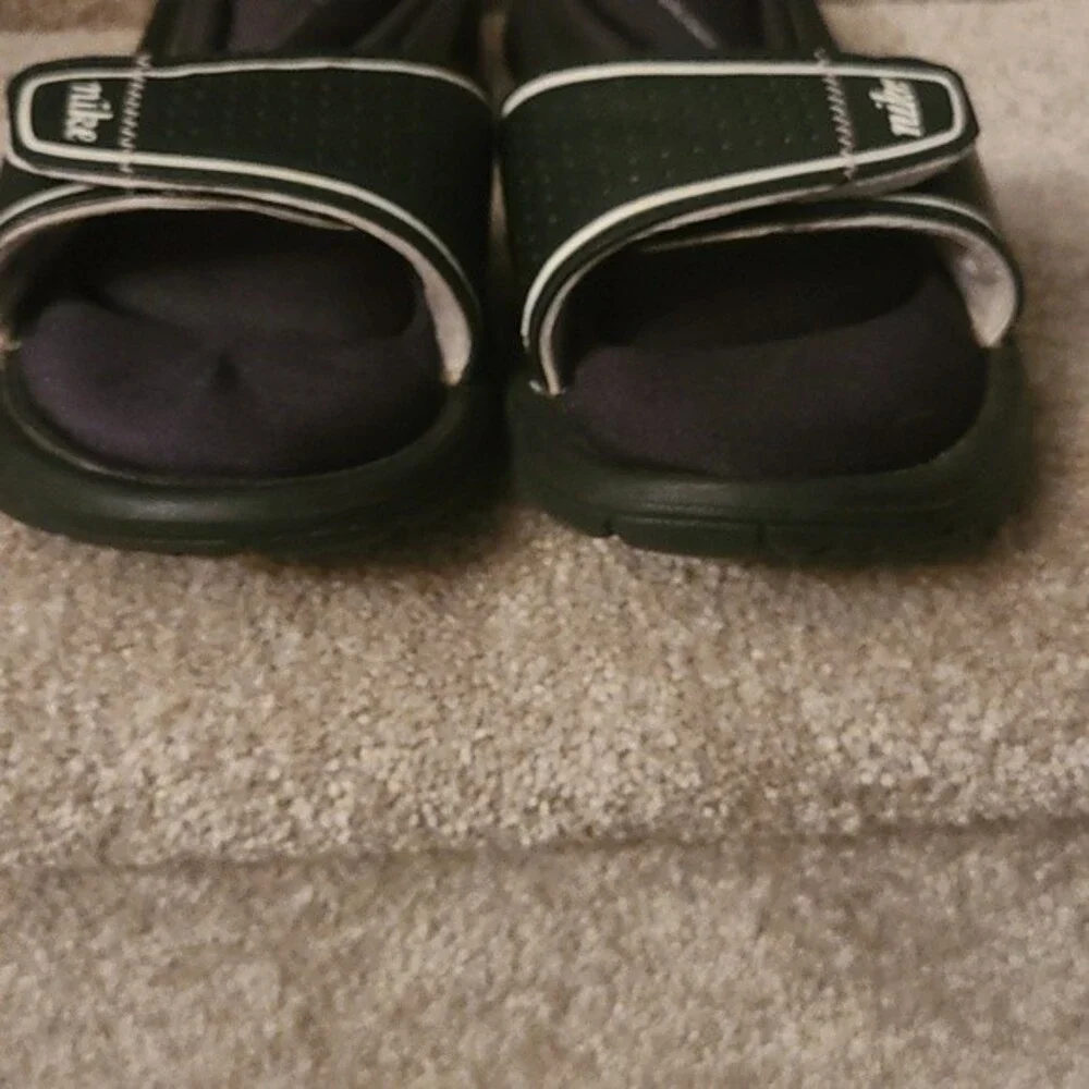 Nike Women's 360883-011 Black Comfort Footbed Slides Size 6