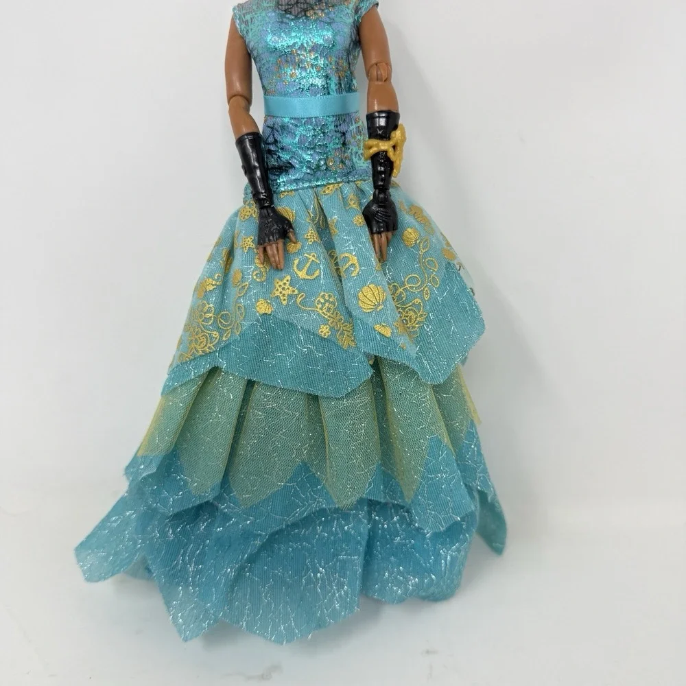 Hasbro Disney Descendants 2 Isle Of The Lost Royal Yacht Ball Uma Doll Shoes