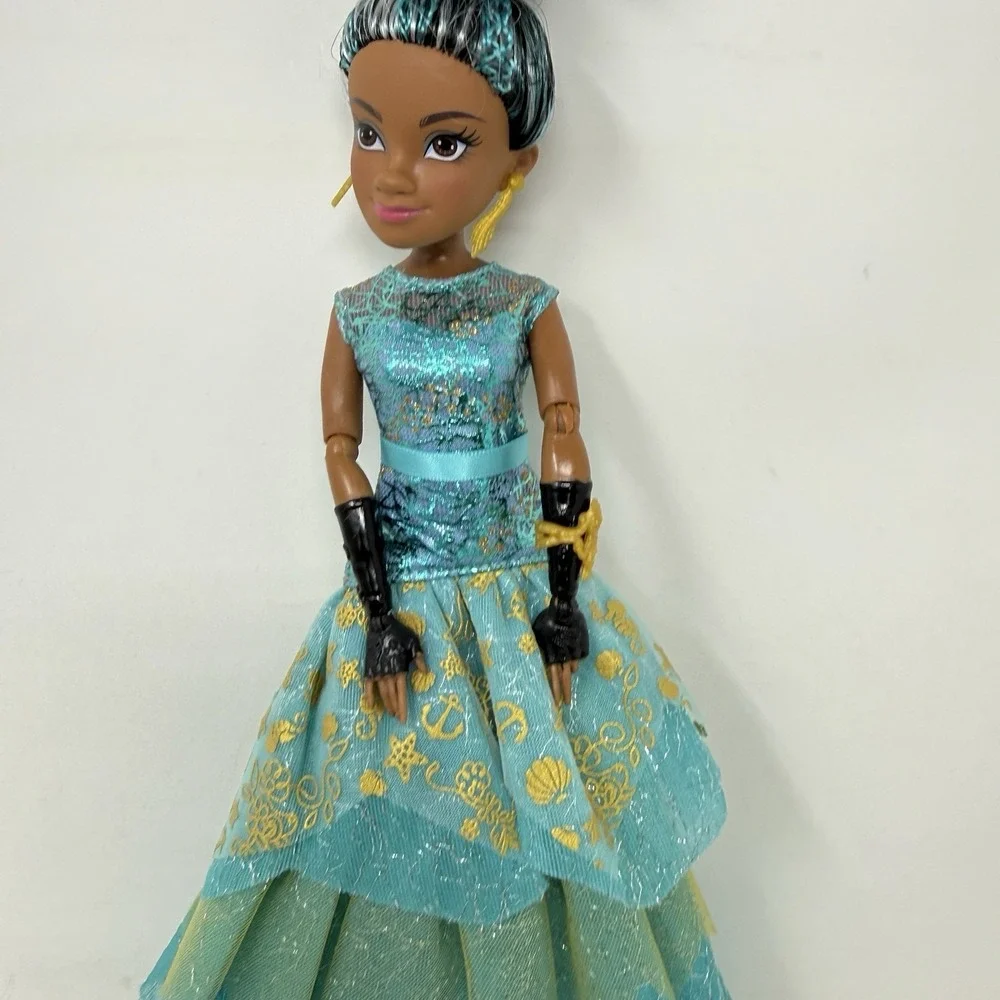 Hasbro Disney Descendants 2 Isle Of The Lost Royal Yacht Ball Uma Doll Shoes