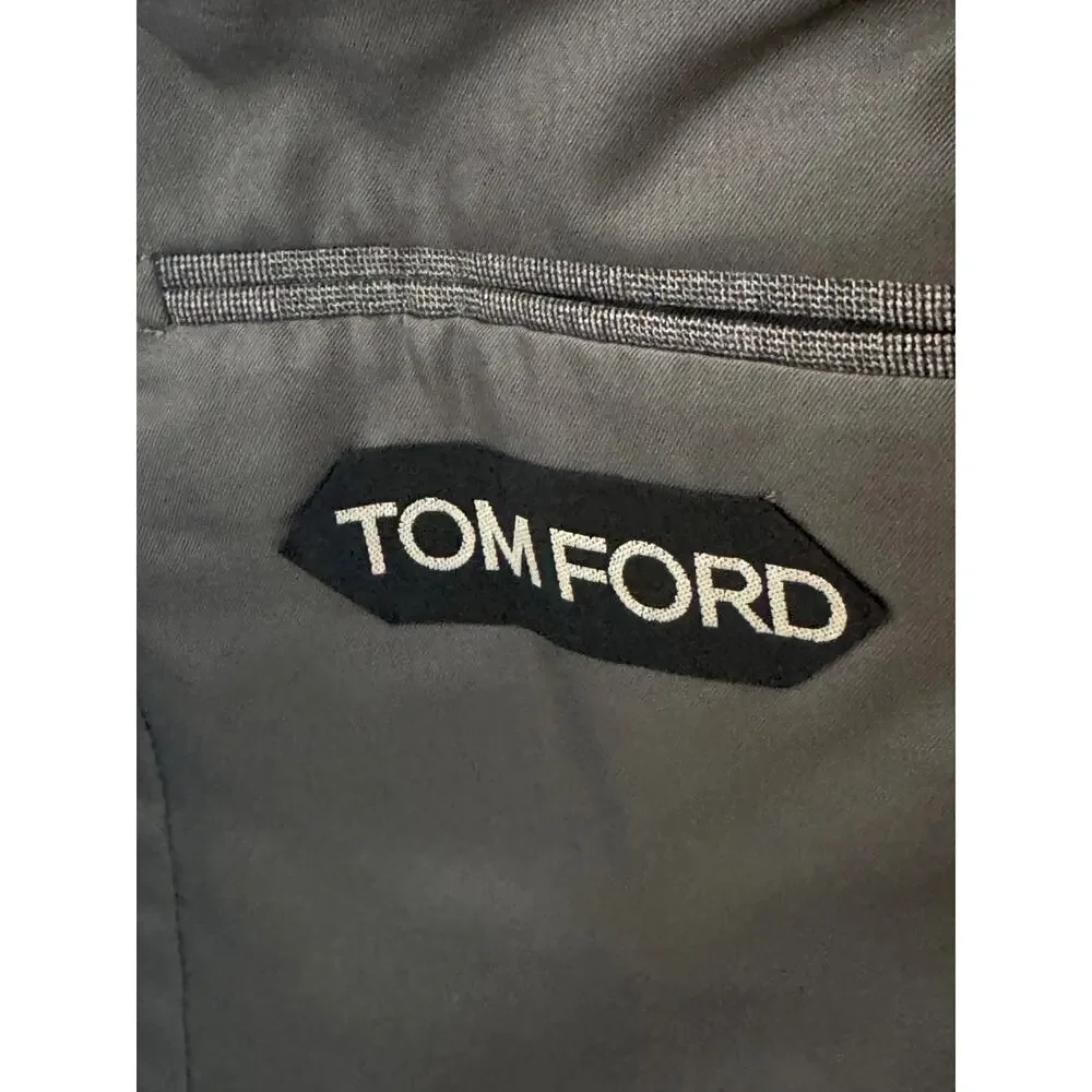 Tom Ford Gray Peak Lapel 2pc Suit 50EU 40R US men's 35x29 inseam Wool  Italy