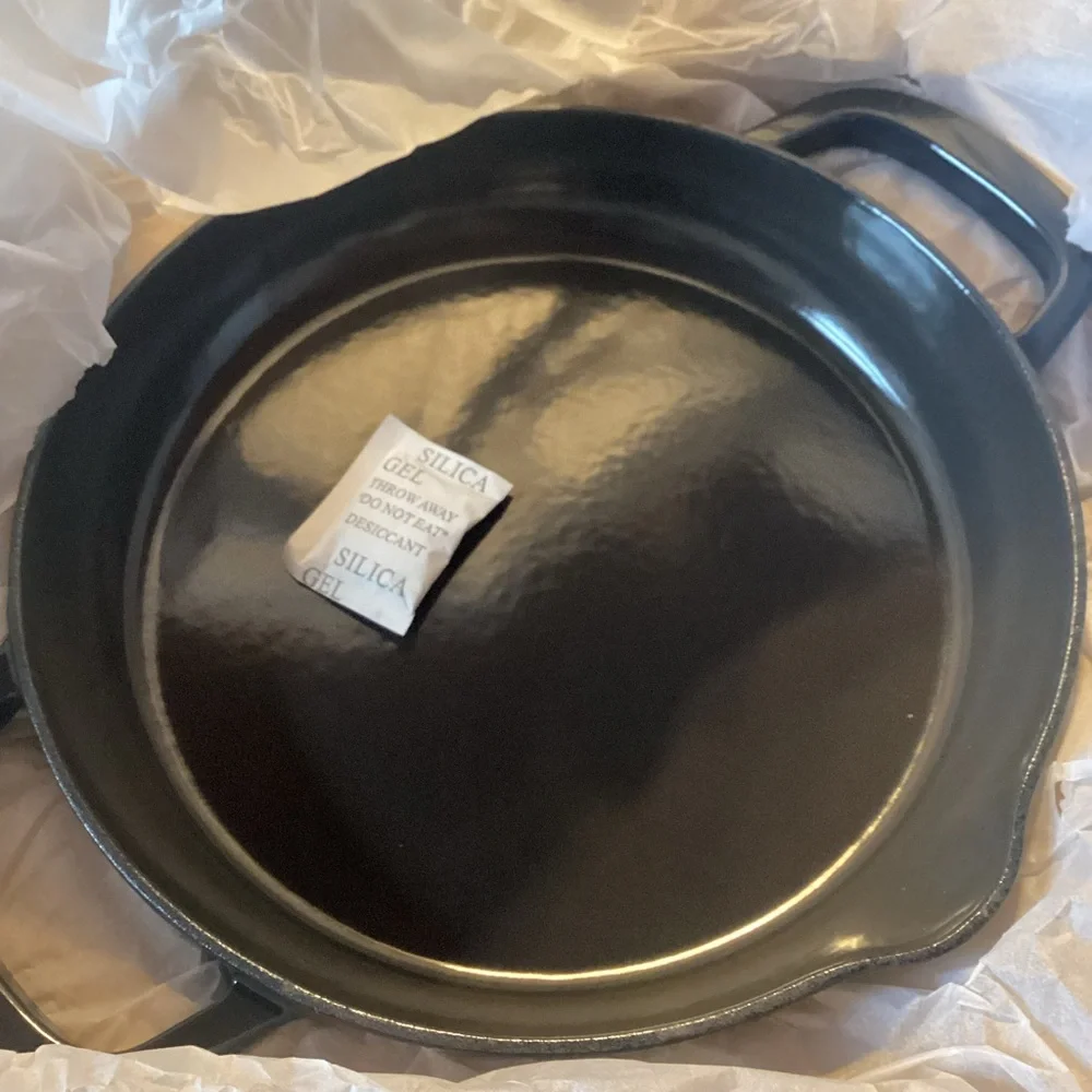 Tupperware Cast Iron Skillet - Rustic Black