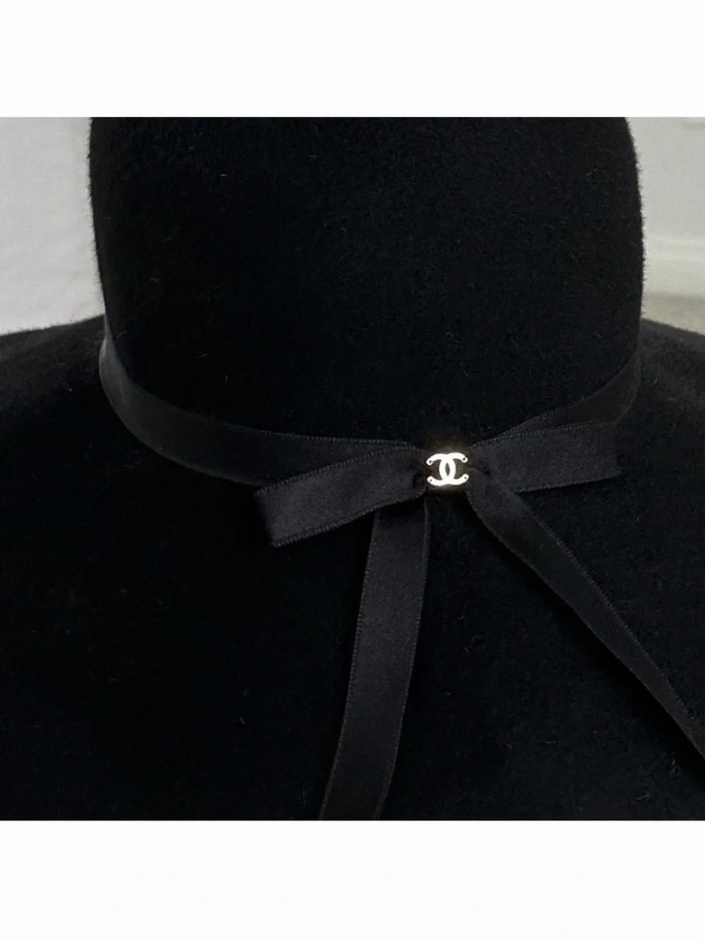 CHANEL Black Wide-Brim Wool Felt Hat with Ribbon Bow and CC Accent