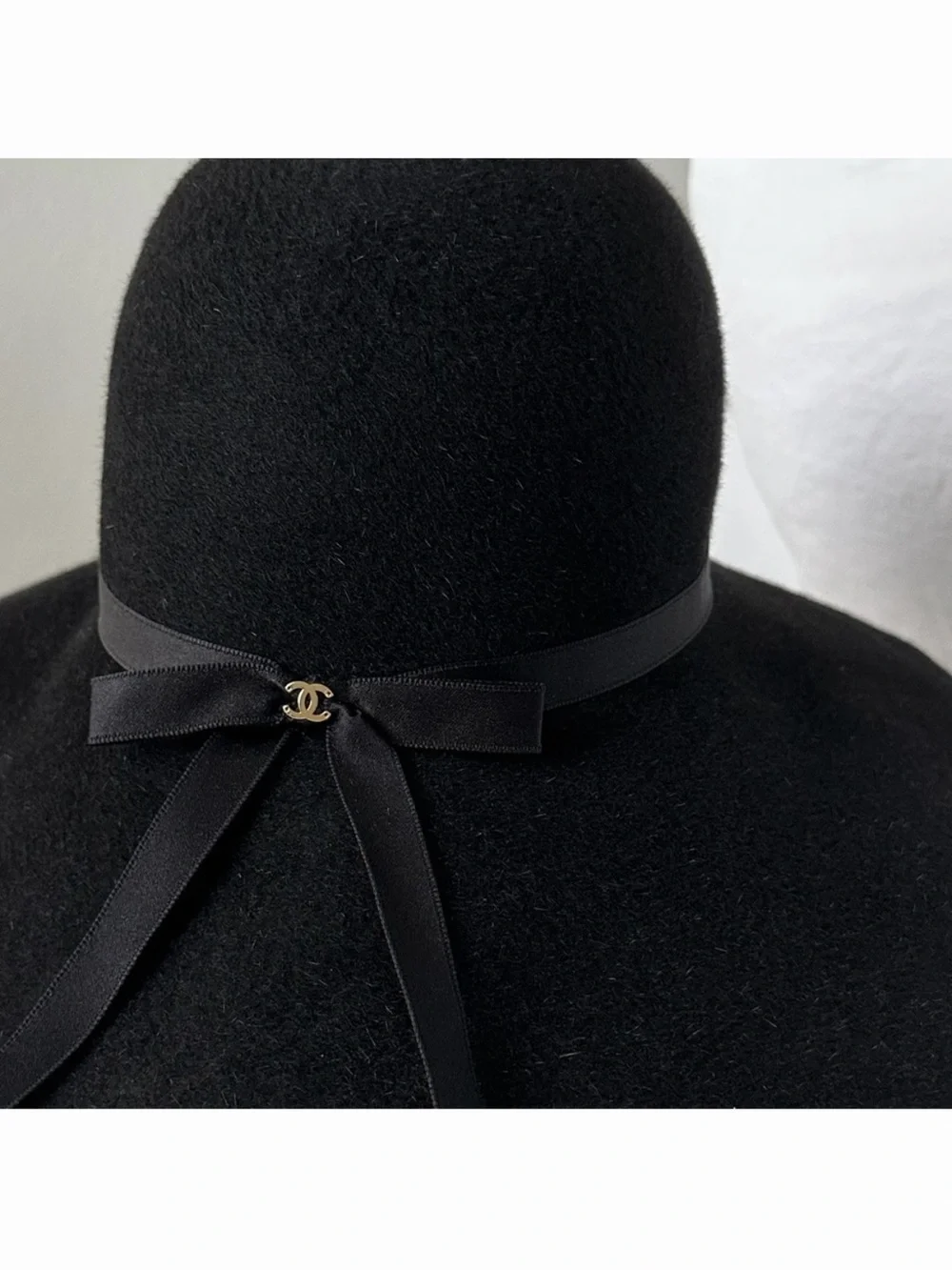 CHANEL Black Wide-Brim Wool Felt Hat with Ribbon Bow and CC Accent