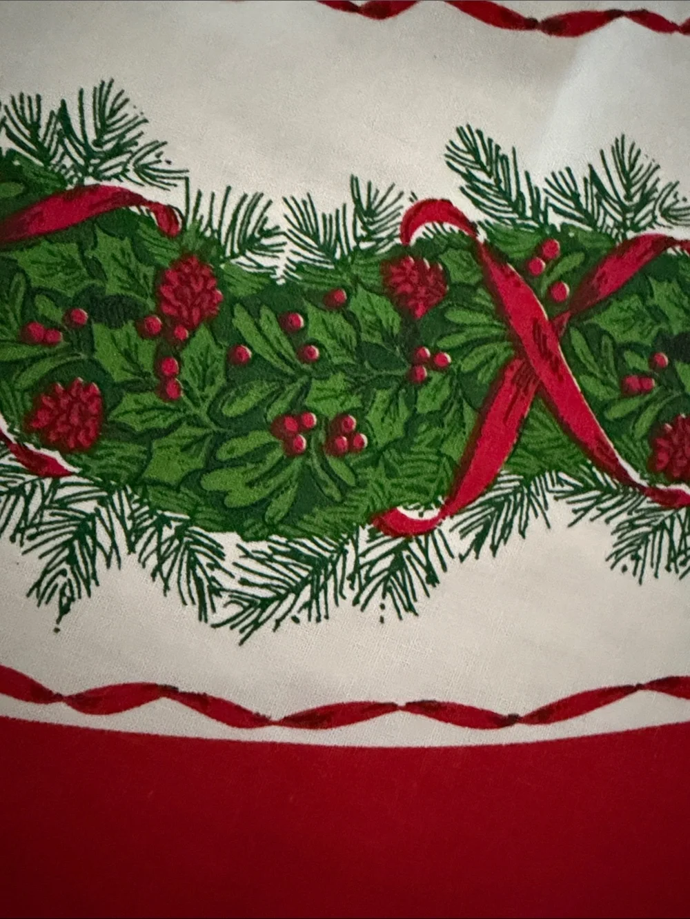 Vintage hollyberty christmas table cloth classic holiday