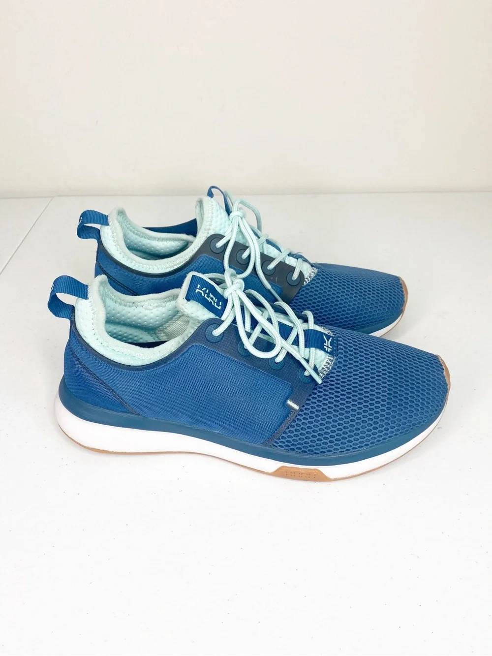 KURU Atom Comfort Athletic Sneakers in Tidal Wave/White/Oasis Blue Size 7.5