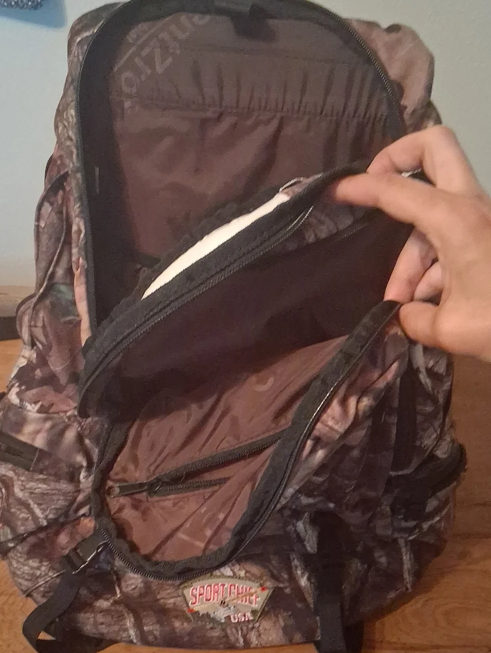 Sport cheif USA back compartment