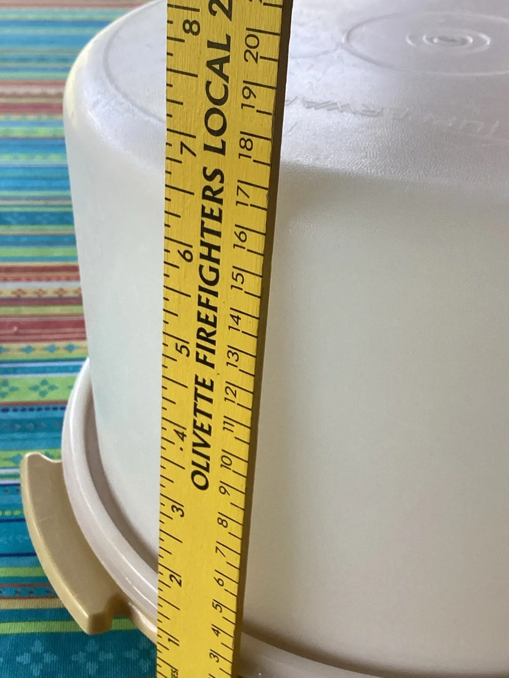 Tupperware vintage round