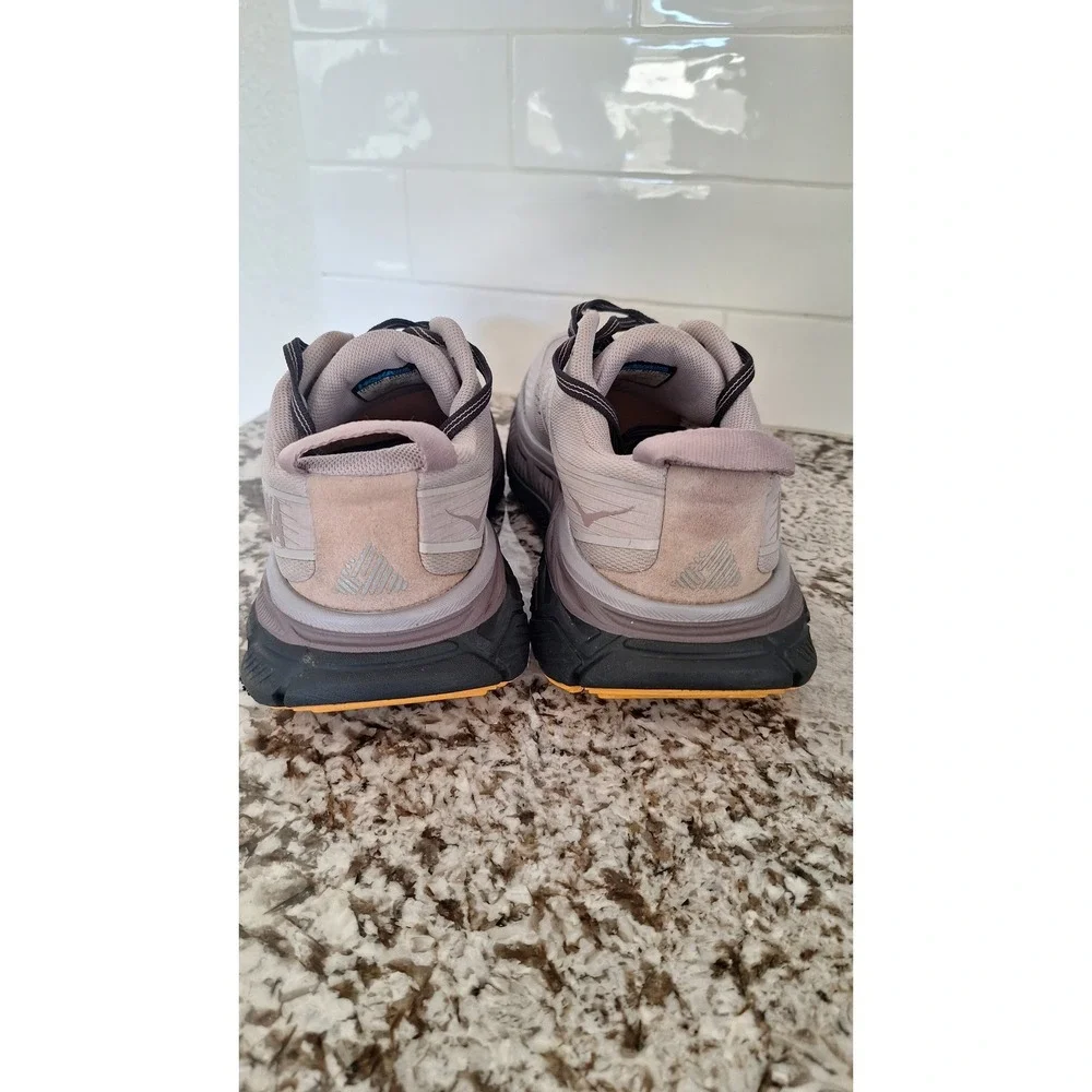 Hoka One One hoka one