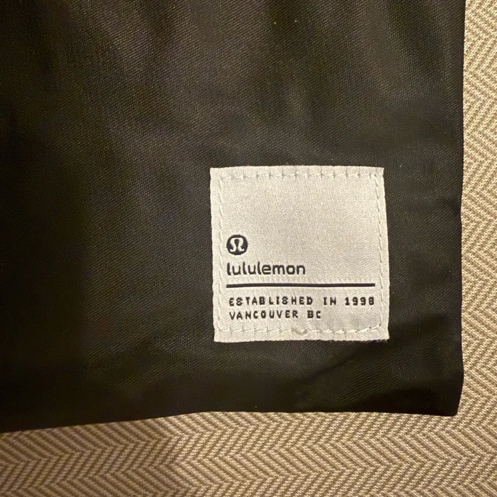 lululemon athletica lightweight black