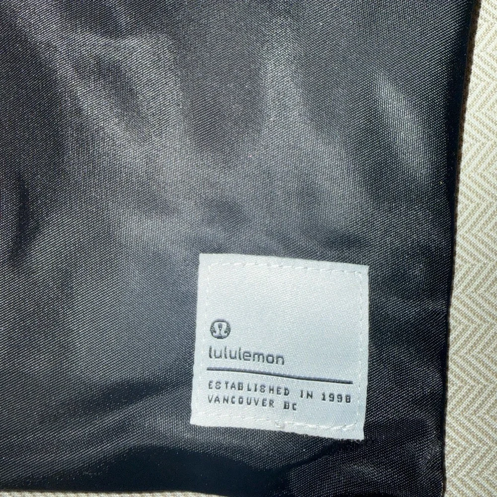 lululemon athletica lightweight black