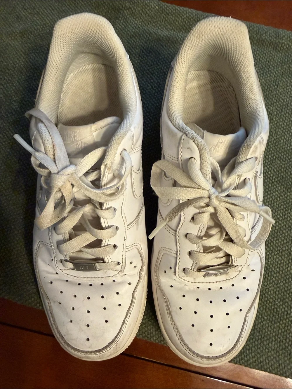 Nike women’s  White Low-Top Sneakers