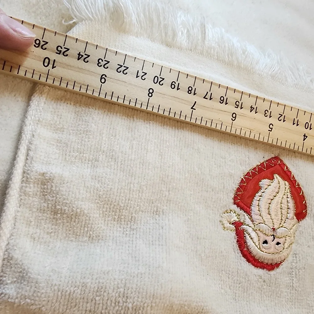 Set Of 3 Vintage Christmas Embroidered Santa Bath & Hand Towel Set Off White