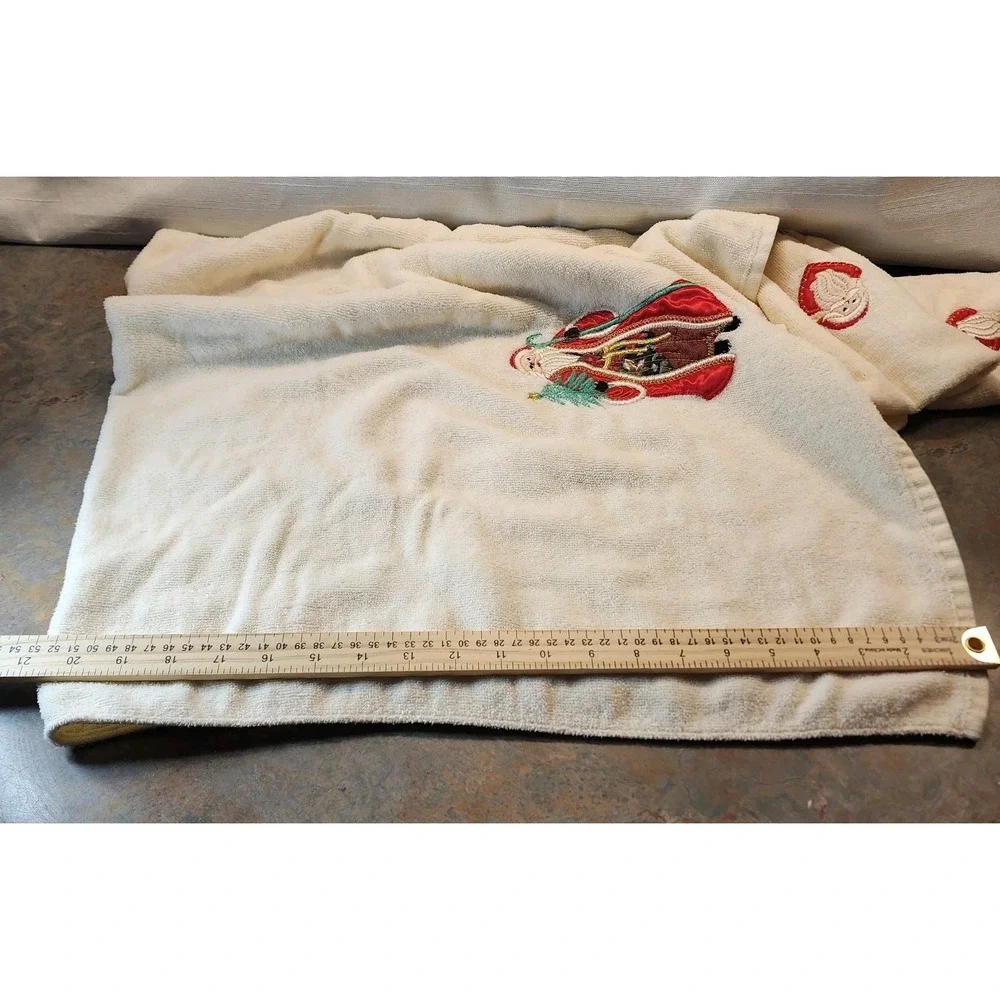 Set Of 3 Vintage Christmas Embroidered Santa Bath & Hand Towel Set Off White