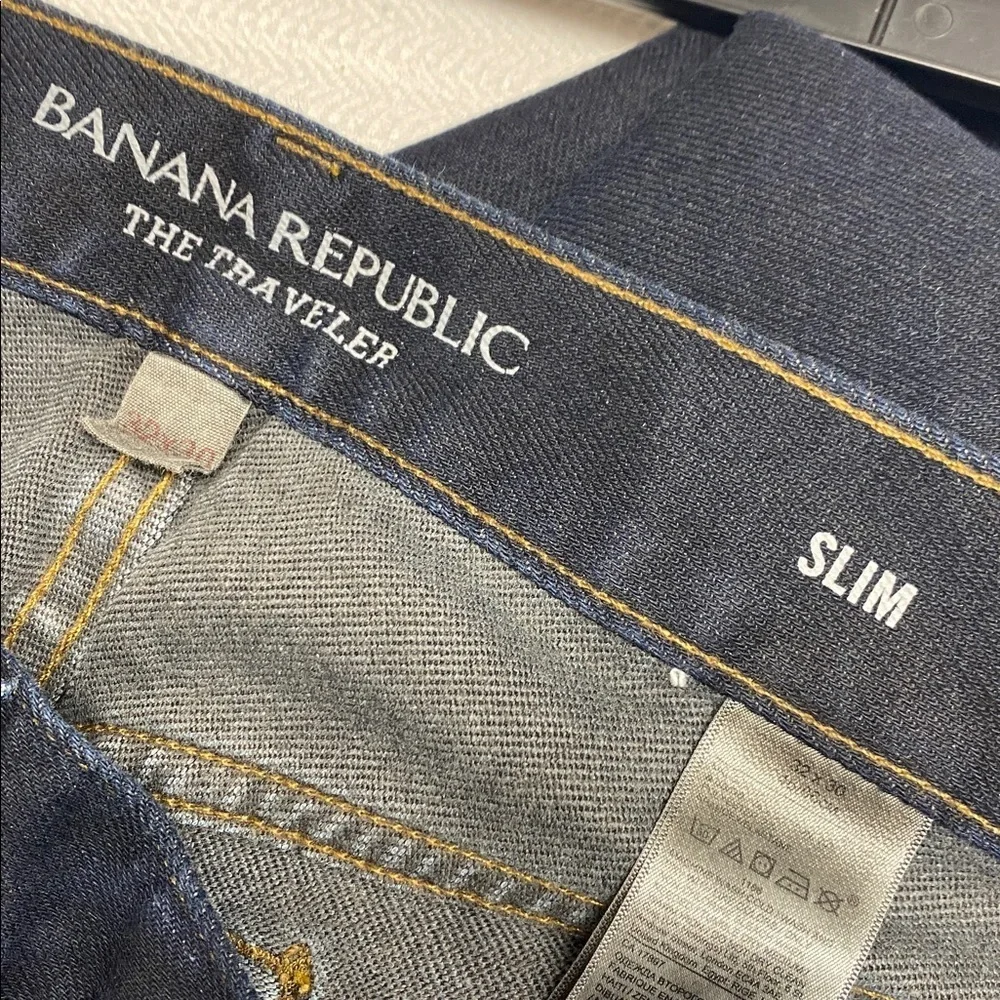 Banana Republic title banana