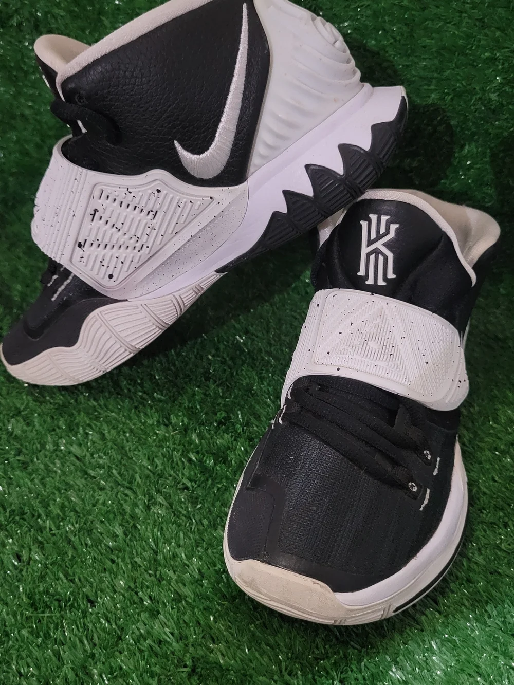 Nike Kids' Kyrie Basketball Shoes - Black/White