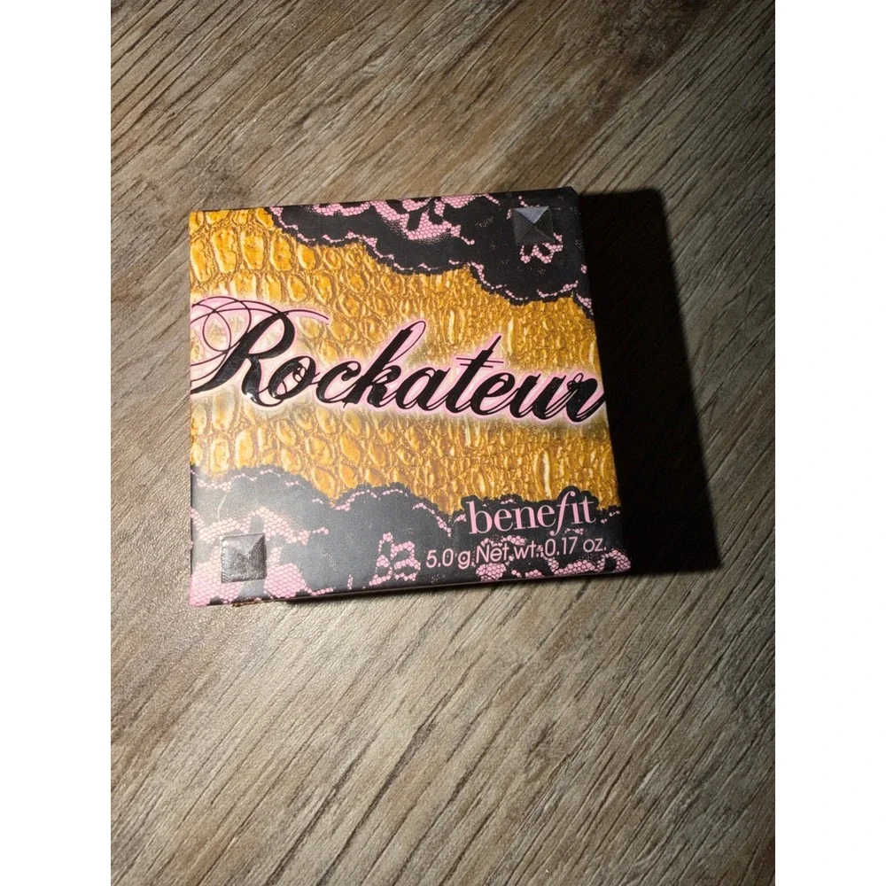 Benefit Rockateur Blush Rose Gold Shimmer Baked Powder with Brush face rare