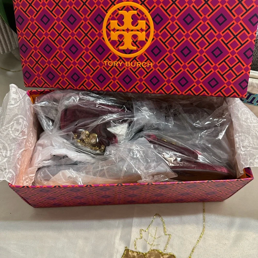 NWT Tory Burch Embellished Logo Velvet Scandals, Be summer ready with this.