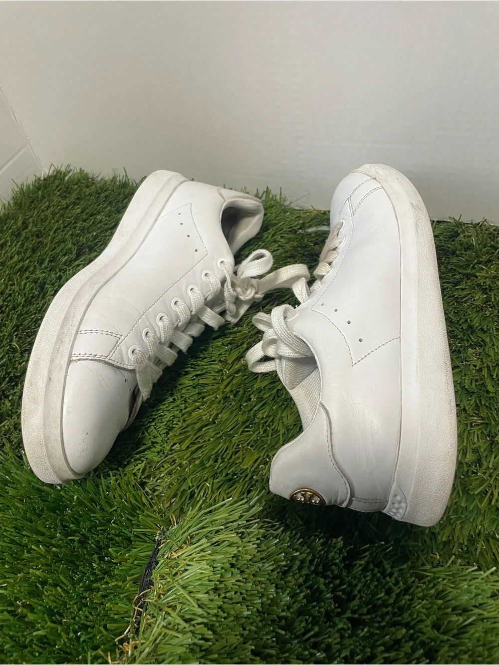 Tory Burch White Leather Lace Up Sneakers Women’s Size 7.5M Gold Logo