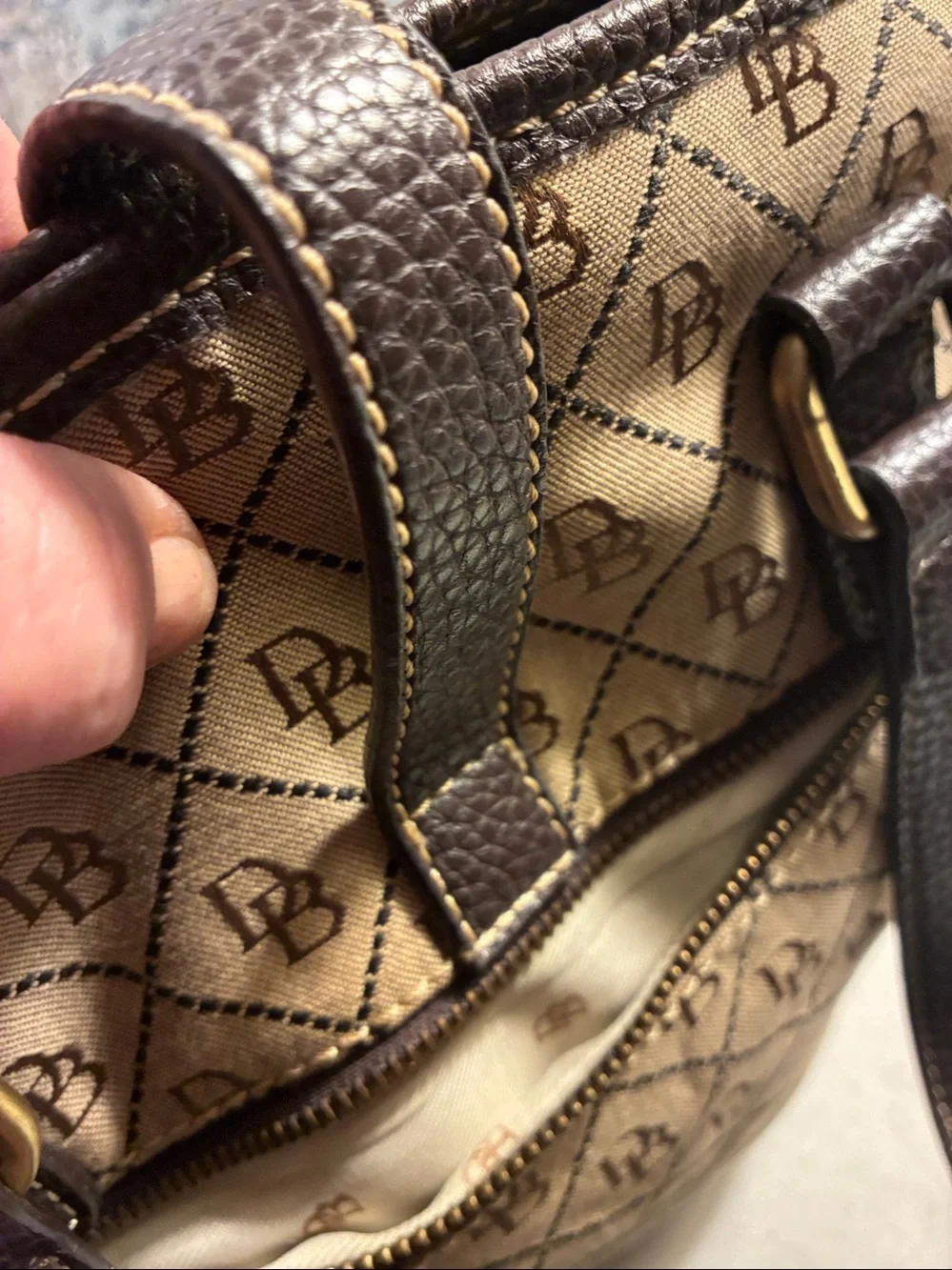 Dooney & Bourke signature db