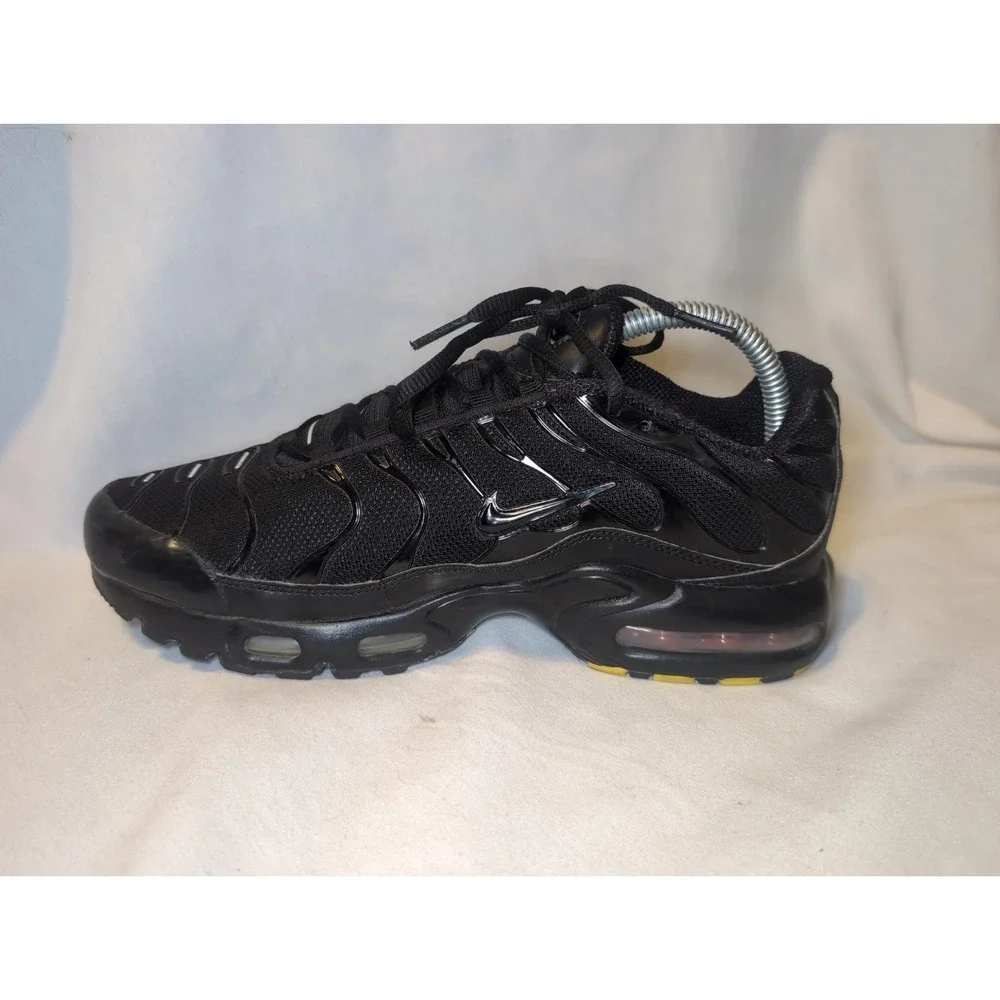 Nike Air Max Plus Triple Black Sneakers, Size 7Y/ Women's 8.5 CD0609-001