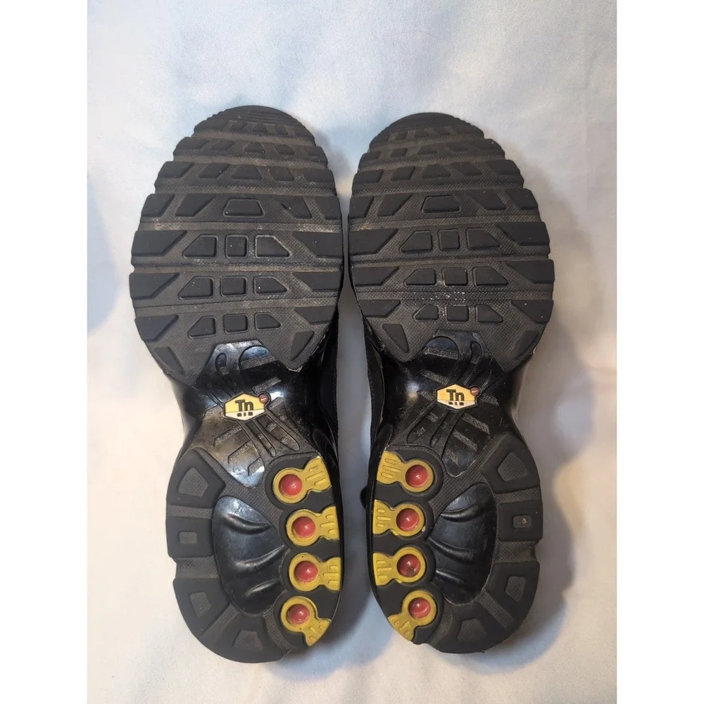 Nike Air Max Plus Triple Black Sneakers, Size 7Y/ Women's 8.5 CD0609-001