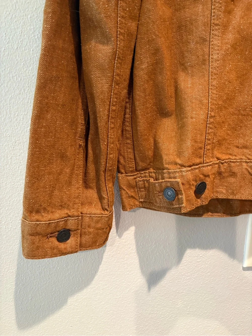 Levis questions leave