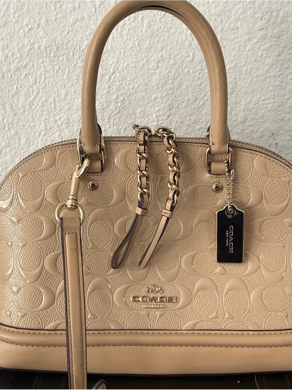 Coach compact dome