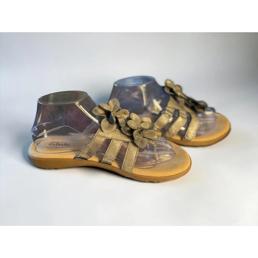 Clarks‎ Collection Ultimate Comfort NWOT Flower Thong Sandals Taupe Metallic
