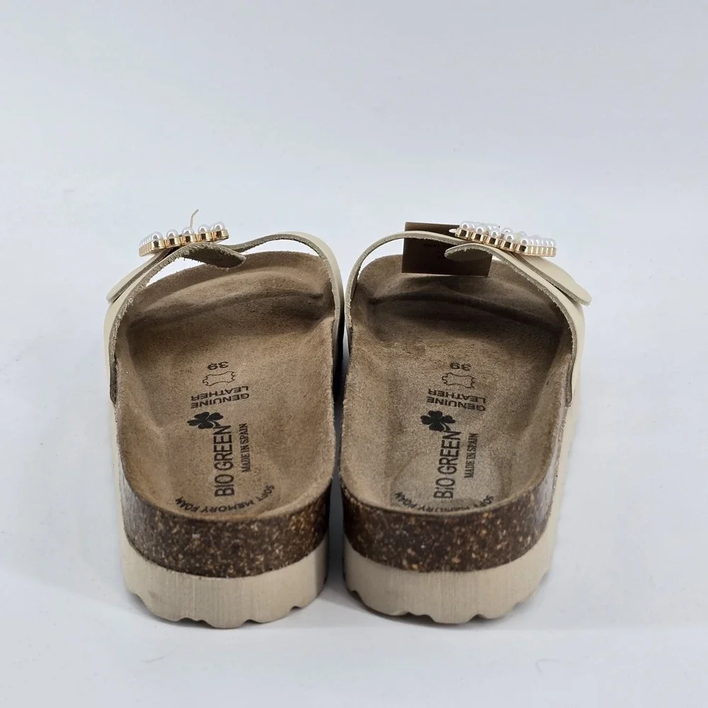 BIO GREEN Leather Upper Pearl Buckle Woman's Sandals Sz‎ 39 /8.5 Cream New