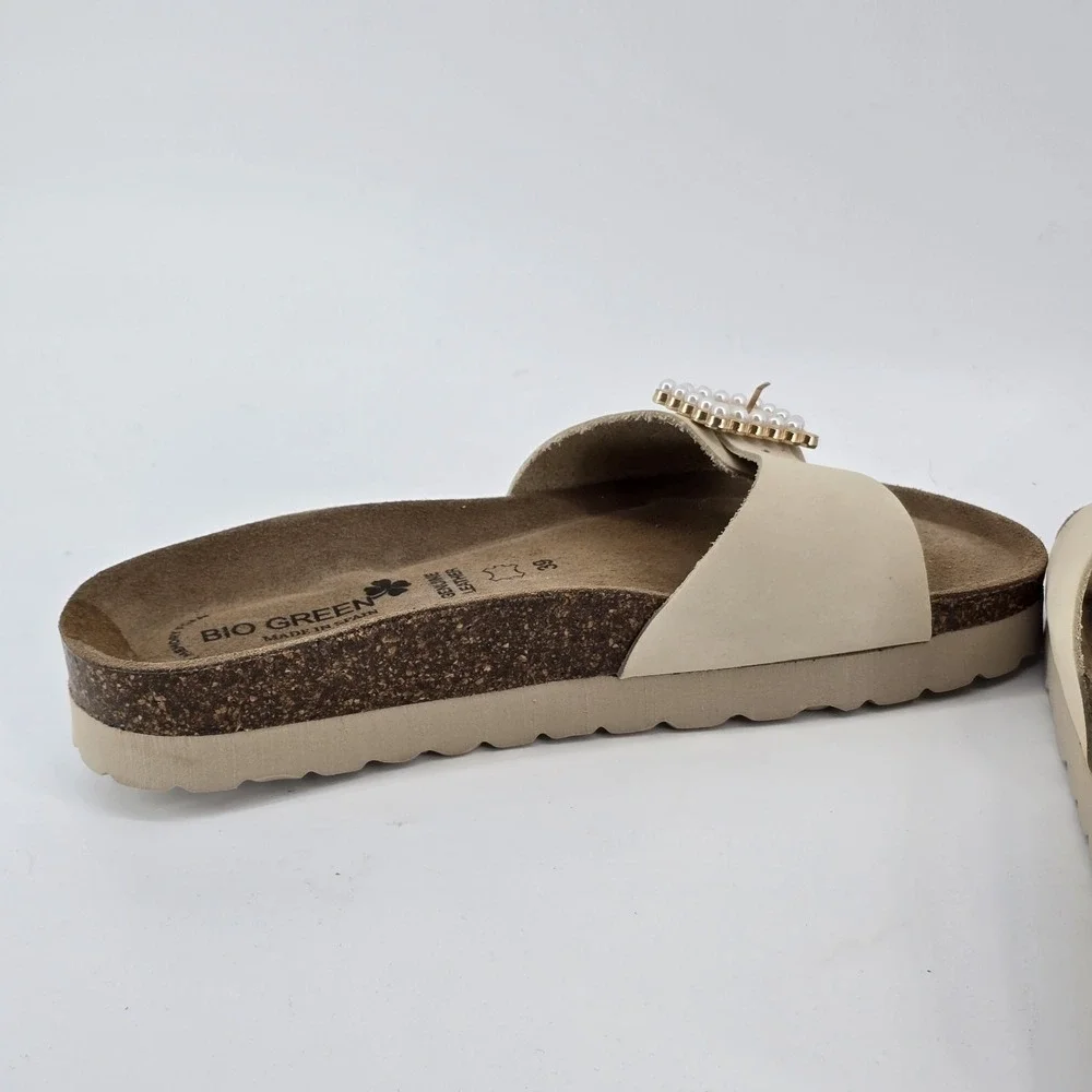 BIO GREEN Leather Upper Pearl Buckle Woman's Sandals Sz‎ 39 /8.5 Cream New