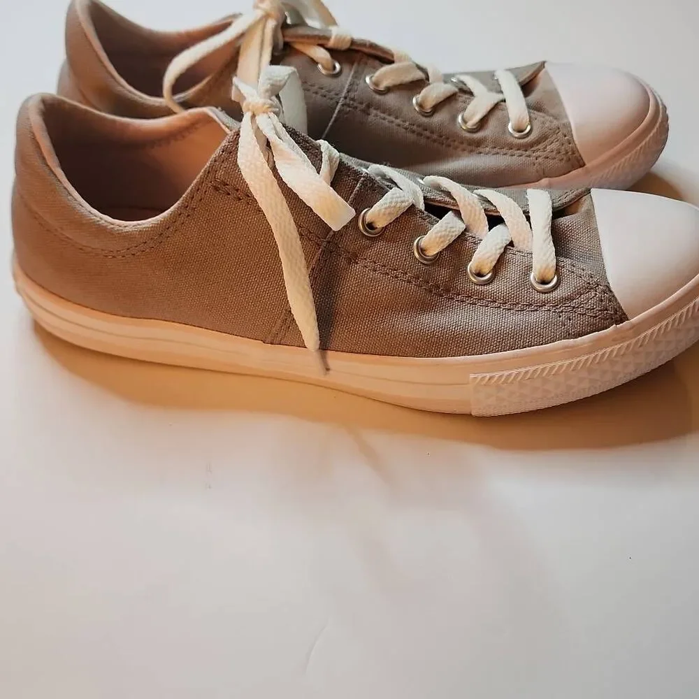 Converse Chuck Taylor All Stars Madison Low Tops in Light Gray Junior's Size 5 W
