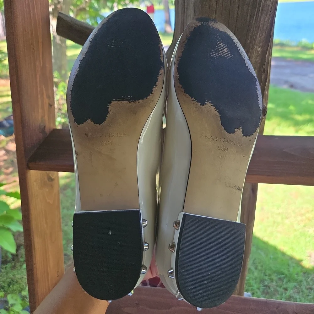 Marc Fisher silver flats