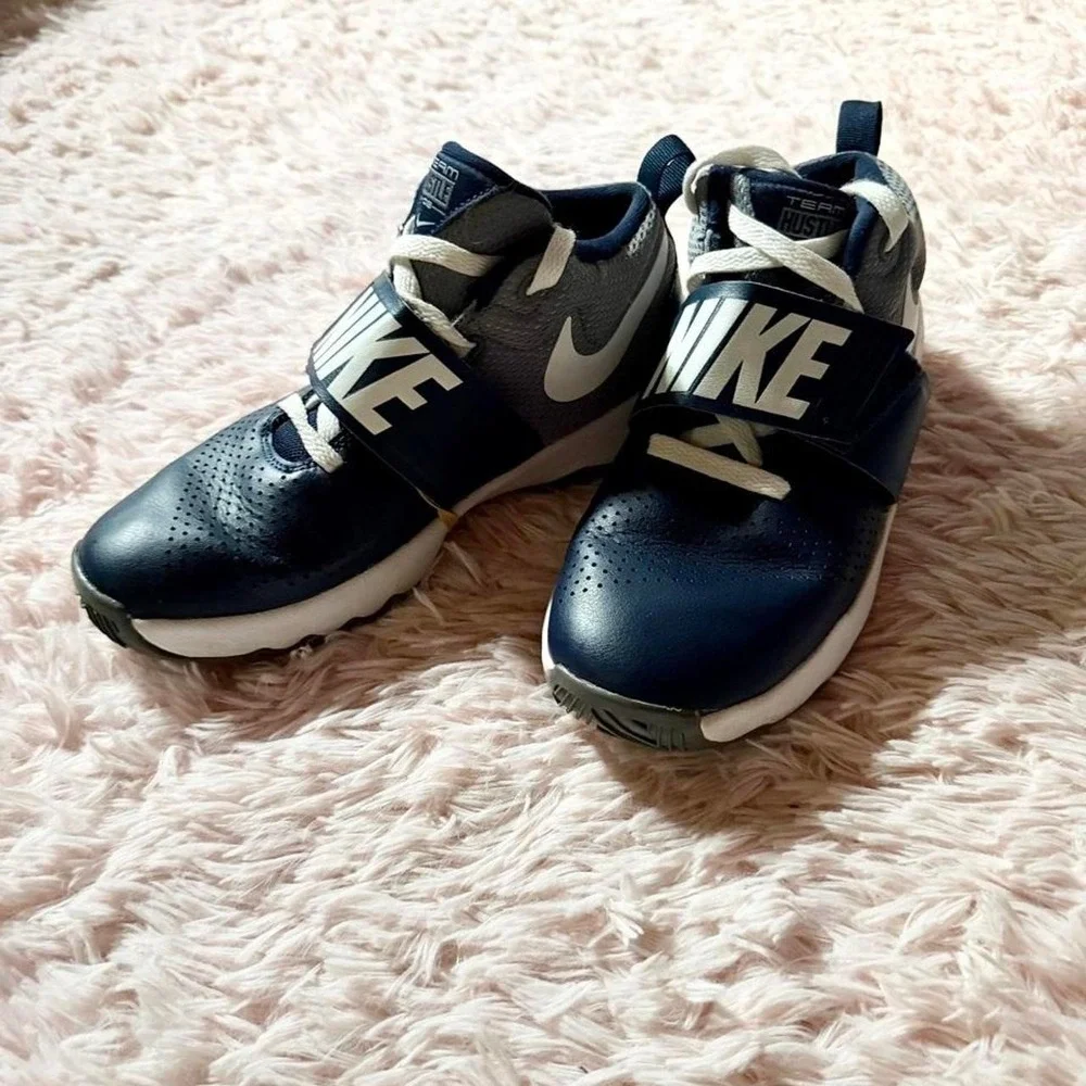 Nike Youth Team Hustle D Basketball Tennis Shoes Youth 6 Preppy Streetwear Sport