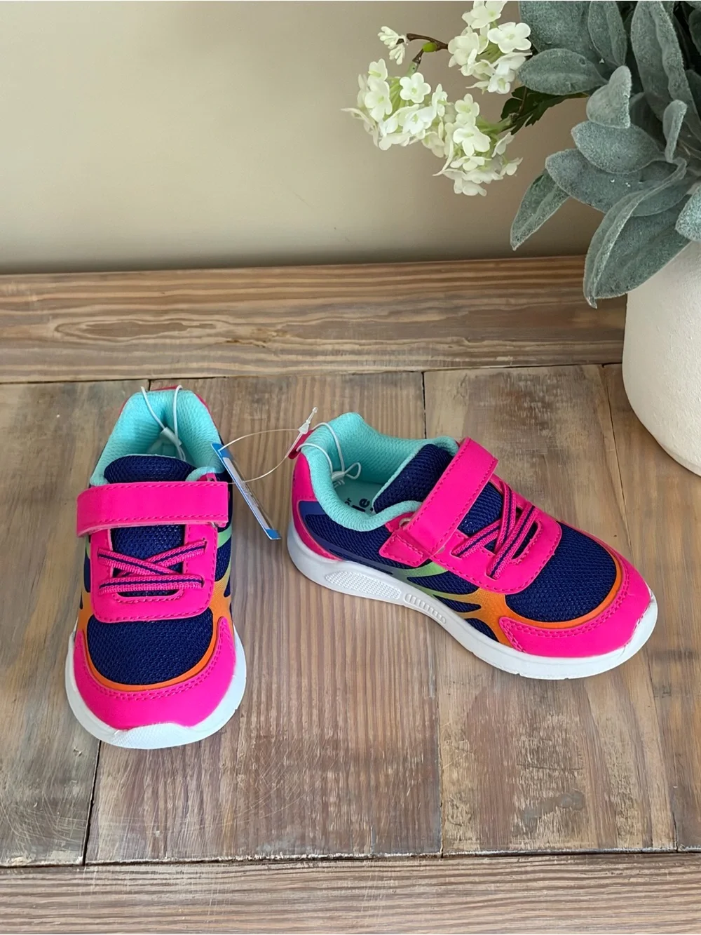 Stride Rite Ryne Vibrant Sneaker ☀️🆕
