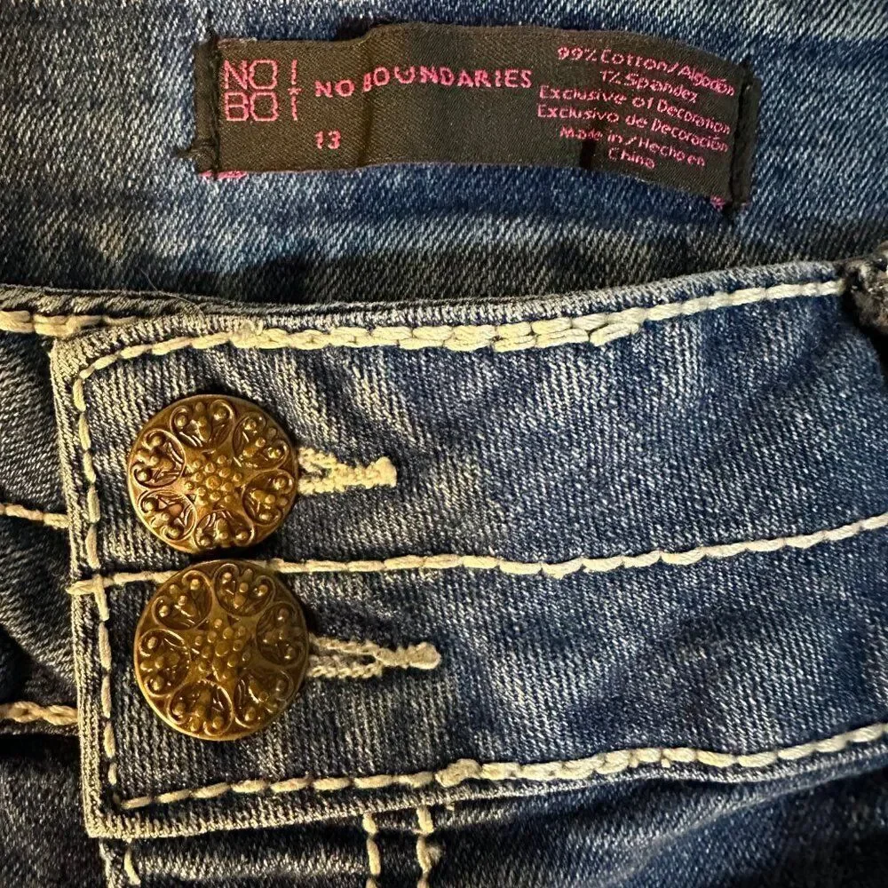 New Boundaries Denim Shorts Size 13 Embroidered Pockets NWT