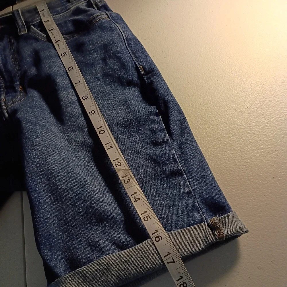 Old Navy High-Rise Wow Denim Shorts Womens 4 Medium Wash Cuffed Bermuda Jean