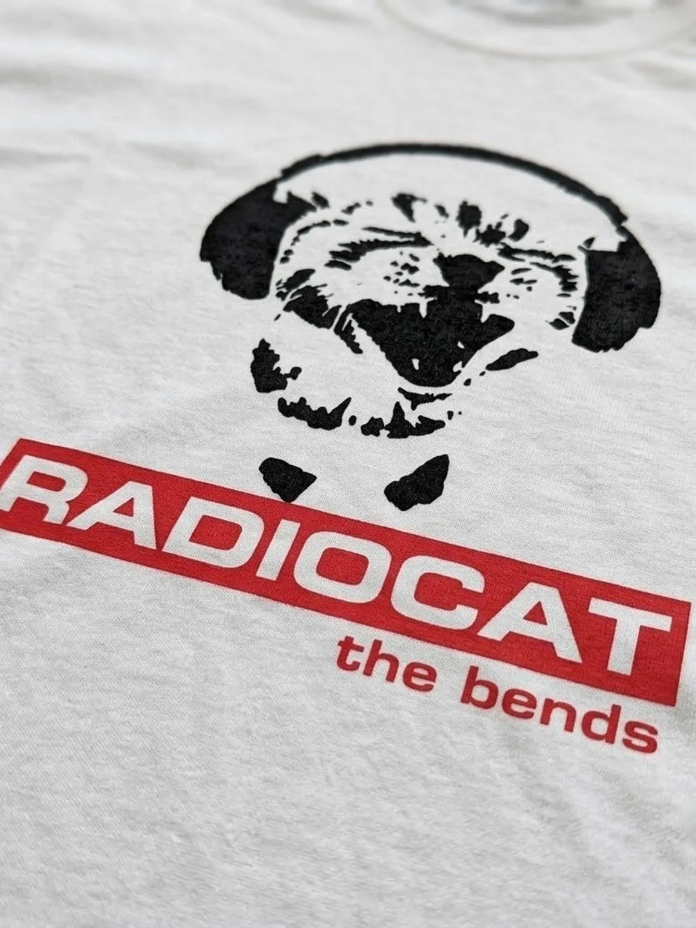 Gildan white graphic