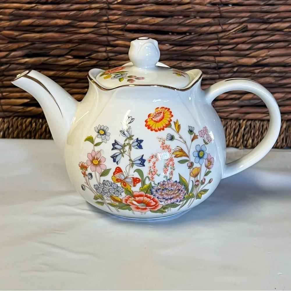Porcelain Teapot by the Robinson Design Group - 1989