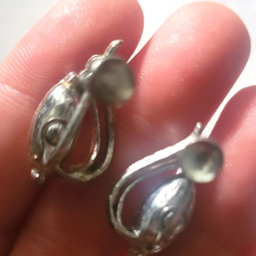Vintage earrings screw