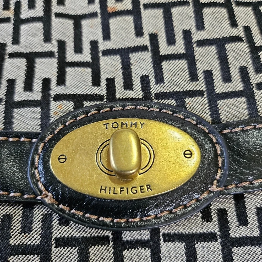 Tommy Hilfiger Signature Logo Purse Tote‎ Brown Jacquard Faux Leather Hand Bag