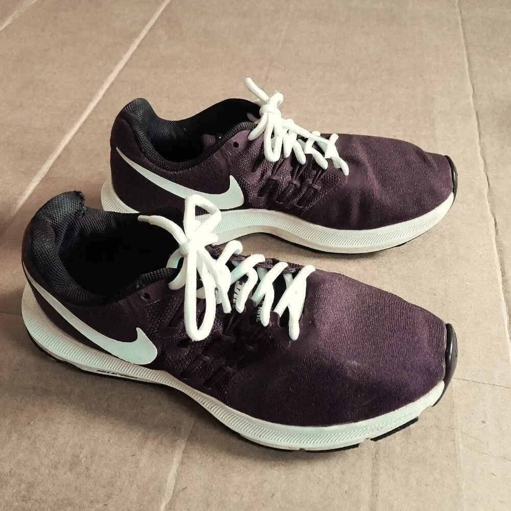 Nike women’s brown