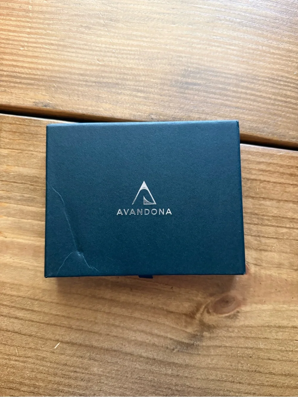 Avandona compact black