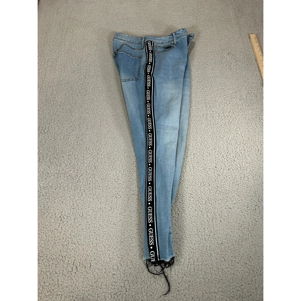 Guess keywords streetwear