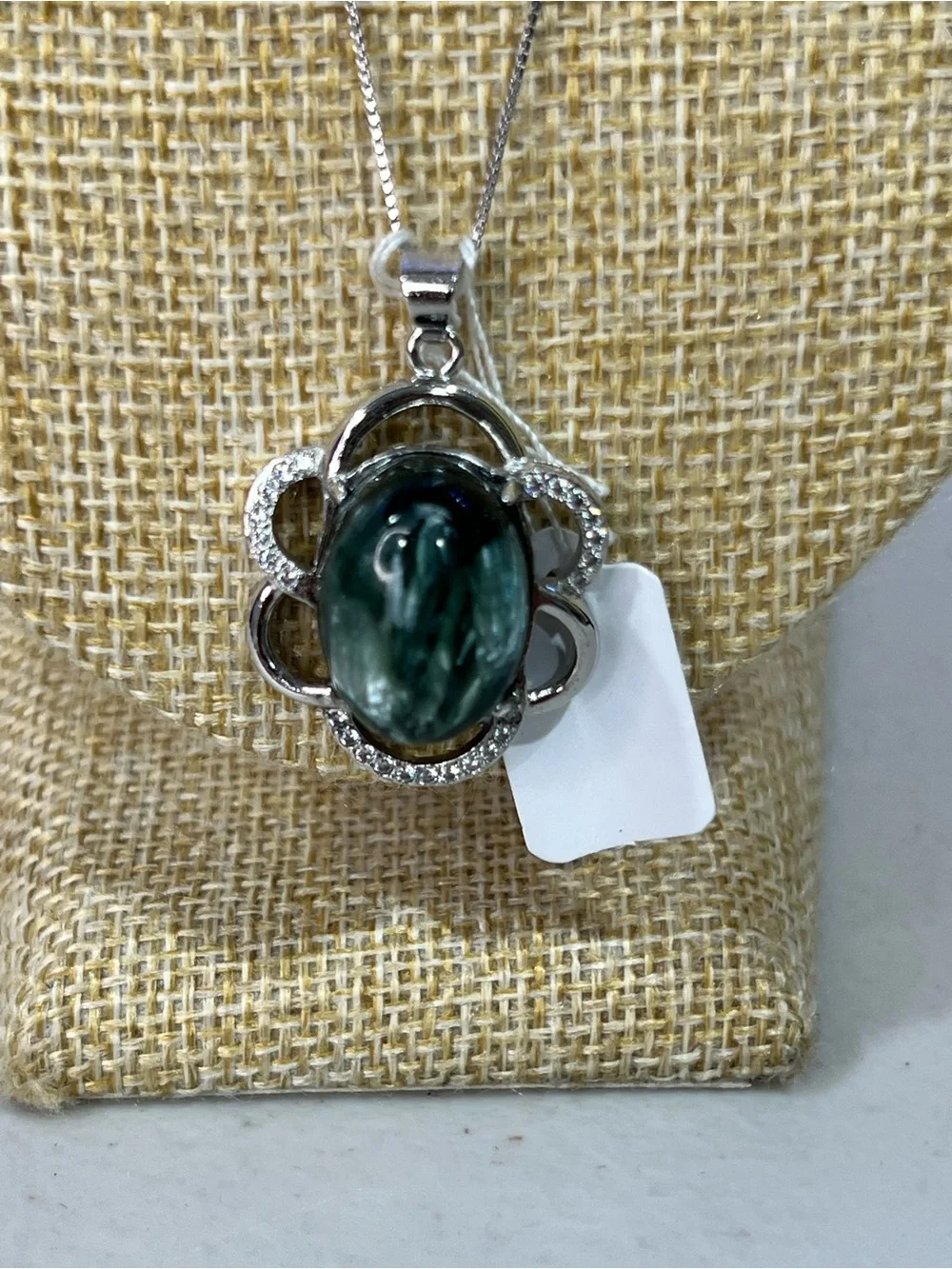 N/A elegant serapinite