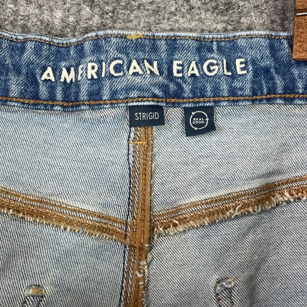 American Eagle Curvy Relaxed Short Womens 16 Light Blue Distressed Denim Strigid
